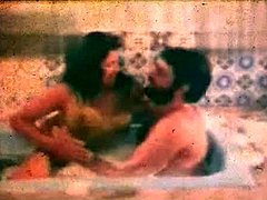 Ett sensuellt par blir våta och vilda i duschen