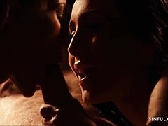 Seks oral dan cunnilingus dalam threesome dengan wanita seksi