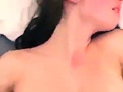 En amatørkæreste med store bryster og røv får sex på kameraet