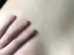 En amatørpige får sin røv slikket og kneppet bagfra