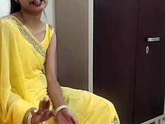 La suocera indiana realizza il suo desiderio sporco in un video fatto in casa