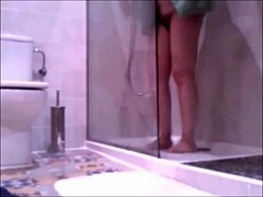 Modne kvinner på badet: En hjemmelaget video