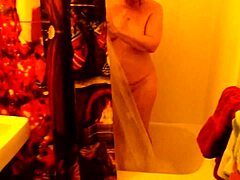 Mature mom Penny flaunts her curves in the shower