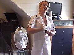 Modne europæiske sygeplejersker giver hospitalspatienten et blowjob i sexbånd