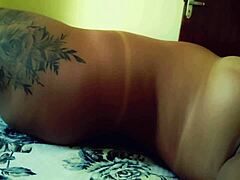 Zrela lepotica s tetovirano ritjo - Suellen Santos v HD