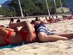 Lelaki macho dengan zakar besar menikam MILF Latina di webcam