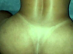 Amatörfrus tighta rumpa fylls med sperma i HD-video