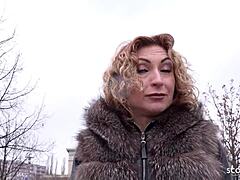 Ukrajinská MILF Julias intenzívny zážitok s nemeckým skautom