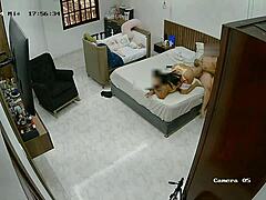 Exhibitionistiska mammor visar upp sin rumpa i en otrogen video i verkligheten