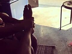 Video POV de adoración de pies con pareja madura
