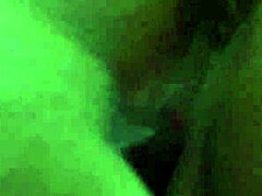 Baculatá milfka jezdí a je šukána všude v amatérském videu, přihlaš se pro víc