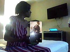 Milf Ebony di Texas berkongsi cipap amaturnya dalam video buatan sendiri