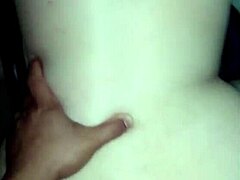 MILF amateur se llena de semen de su vecino en POV