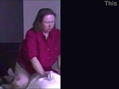 Аматьорска съпруга, уловена на скрита камера да мастурбира и да си играе с гърдите си