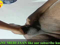 Hindi husmor underkaster seg stor kuk mens hun står