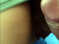 MILF brésilienne tombe enceinte d'une jeune étalon avec une grosse bite