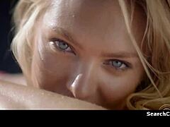 Съблазнителното изпълнение на Candice Swanepoels в екстравагантното облекло на Victorias Secret 2015-2016