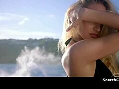 Candice Swanepoels zapeljivo nastopa v ekstravaganci kopalk Victorias Secret 2015-2016