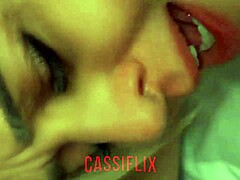 내 친구 남자친구가 이 Cassiflix의 핫한 비디오에서 우리 둘 다 크림파이를 줍니다