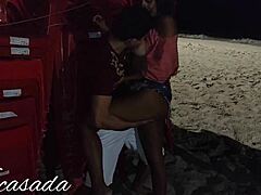 Brasiliansk husmor overrasker manden med en trekant og uventet voyeurisme