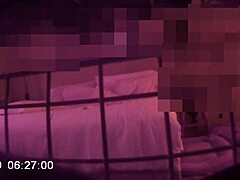 Аматьорска мащеха, уловена на скрита камера по време на множество оргазми с доведения си син