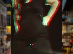 Ξανθιά βόμβα χορεύει στο δικό της βίντεο εμπνευσμένο από το Eminem