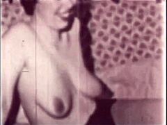 Ветринното чукане и космата путка с зряла MILF в това ретро порно видео
