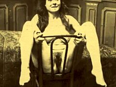 ผู้หญิงผู้ใหญ่มีส่วนร่วมในการบันเทิง Vintage Blowjobs และ Hairy Pussy ใน Dark Lantern