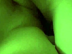 Amaterska žena s obrito muco in spermo na skrivni kameri