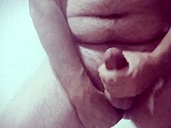 V tem fetiš videu analna igrača vodi do vročih spermijev
