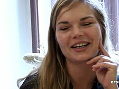 En amatør fra Danmark nyter anallek med en glass dildo
