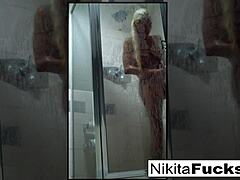 MILF Nikita von James' solo masturbation session