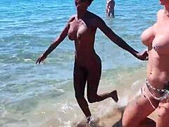 Littleangel84, en amatør, får sin røv fikseret med dildo på stranden i Cap Dagde