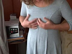 Amatir Latina dengan payudara besar memamerkannya dalam video kompilasi