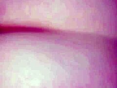 Un videoclip cu o curvă fierbinte călare pe un penis mare negru