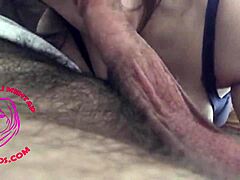 Video amatoriale di una giovane bionda che si fa leccare e scopare la figa