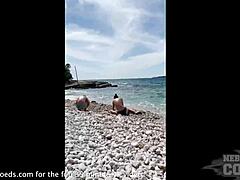 Джим и Ребекка Руби из Небраски наслаждаются голыми пляжными каникулами
