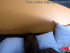 امرأة سوداء ناضجة تمتع بعلاقة جنسية في الغرفة 232