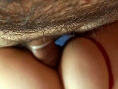 Uma milf latina amadora recebe uma ejaculação na boca depois de receber um grande pênis em seu ânus