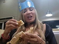Лоири се вагина лиже и јебе у барском ресторану