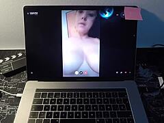 Чукане и мастурбиране с испанска MILF на уеб камера