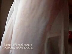 Ализее Санзетх, аматерска милф, показује своје природне груди у порно видеу