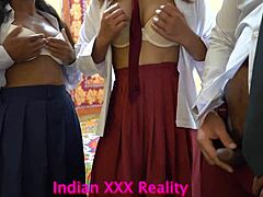 Hjemmelaget video af indisk teenagesex med hjemmelavet hindi-lyd