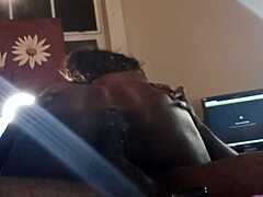 Una MILF venezuelana si fa scopare la figa stretta in un video fatto in casa