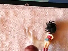 Japanilainen cosplay-hahmo harrastaa seksiä hentai-animaatiossa