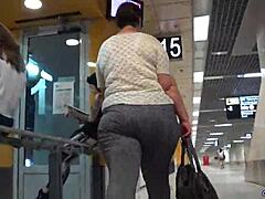 Ibu rumah tangga Spanyol berbulu dengan pantat besar menjadi liar di depan kamera
