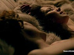 Desnudos de celebridades: Caitriona Balfe en una escena de porno maduro y mamá