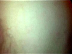Σφιχτό κωλαράκι παίρνει θεραπεία από πίσω σε βίντεο με θέμα τον πρωκτό