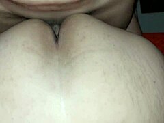 Amatör MILF mükemmel bir sesle mastürbasyon yapıyor