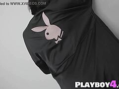 Zwarte MILF met perfecte kont Ana Foxxx masturbeert voor Playboy